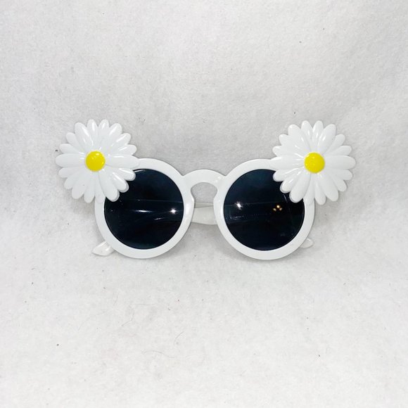 Daisy Daisy White & Yellow Selfie Glasses - Picture 7 of 11
